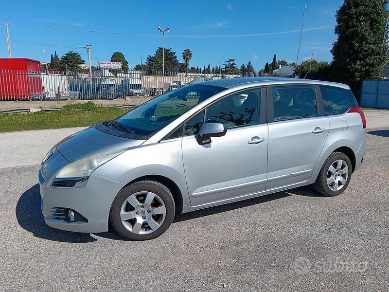 Usata Peugeot 5008 2011 Grigio Monovolume