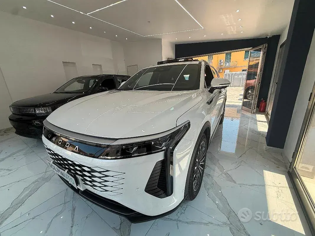 Usata Omoda 9 537 CV (394 kW) 2025 Bianco SUV