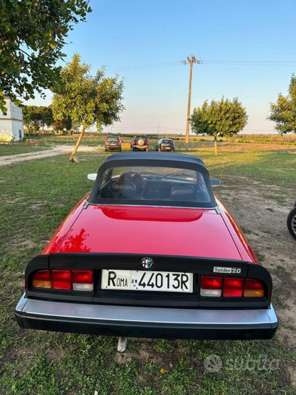 Usata Alfa Romeo Spider 128 CV (94 kW) 1986 Rosso Cabrio