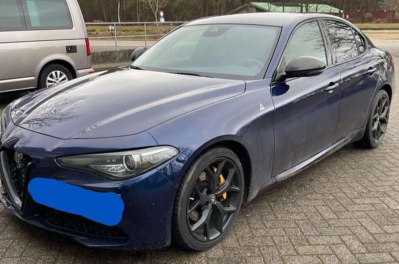Usata Alfa Romeo Giulia Tech Edition 160 CV (117 kW) 2019 Blu/azzurro Berlina