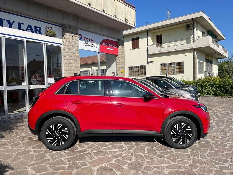 Usata Fiat 600 101 CV (74 kW) 2025 Rosso SUV