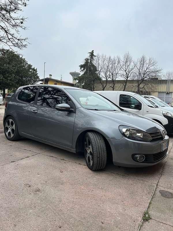 Usata VW Golf VI Comfortline 102 CV (75 kW) 2009 Grigio Utilitaria