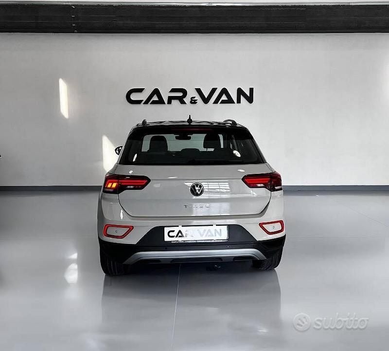 Usata VW T-Roc Life 110 CV (80 kW) 2024 Nero SUV