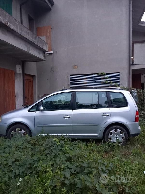 Usata 2004 VW Touran Monovolume | 1000 € (Super prezzo) - Immagine 1/4