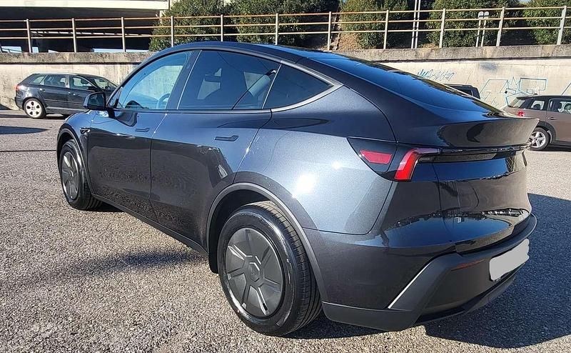 Usata Tesla Model Y Standard Range 114 kW (155 CV) 2025 Grigio SUV