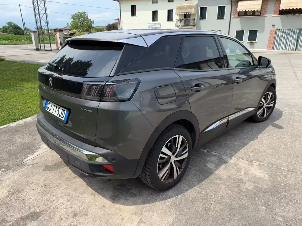 Usata Peugeot 3008 Allure 180 CV (132 kW) 2022 Grigio SUV