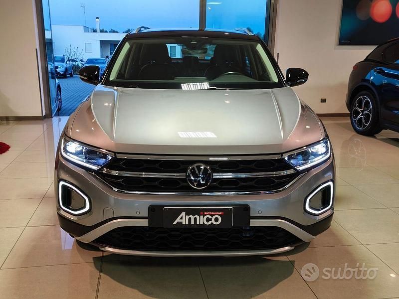 Usata VW T-Roc 116 CV (85 kW) 2023 Grigio chiaro SUV