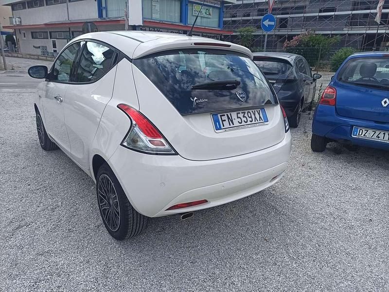 Usata Lancia Ypsilon Gold 69 CV (50 kW) 2018 Bianco Utilitaria