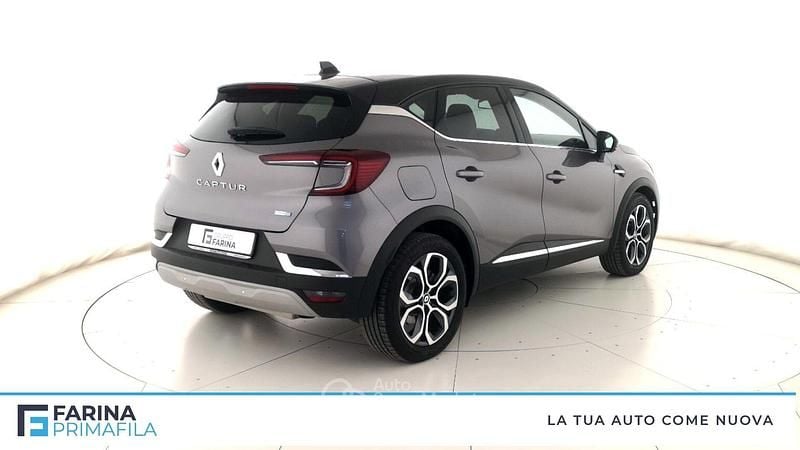 Usata Renault Captur Intens 92 CV (67 kW) 2021 Gray SUV