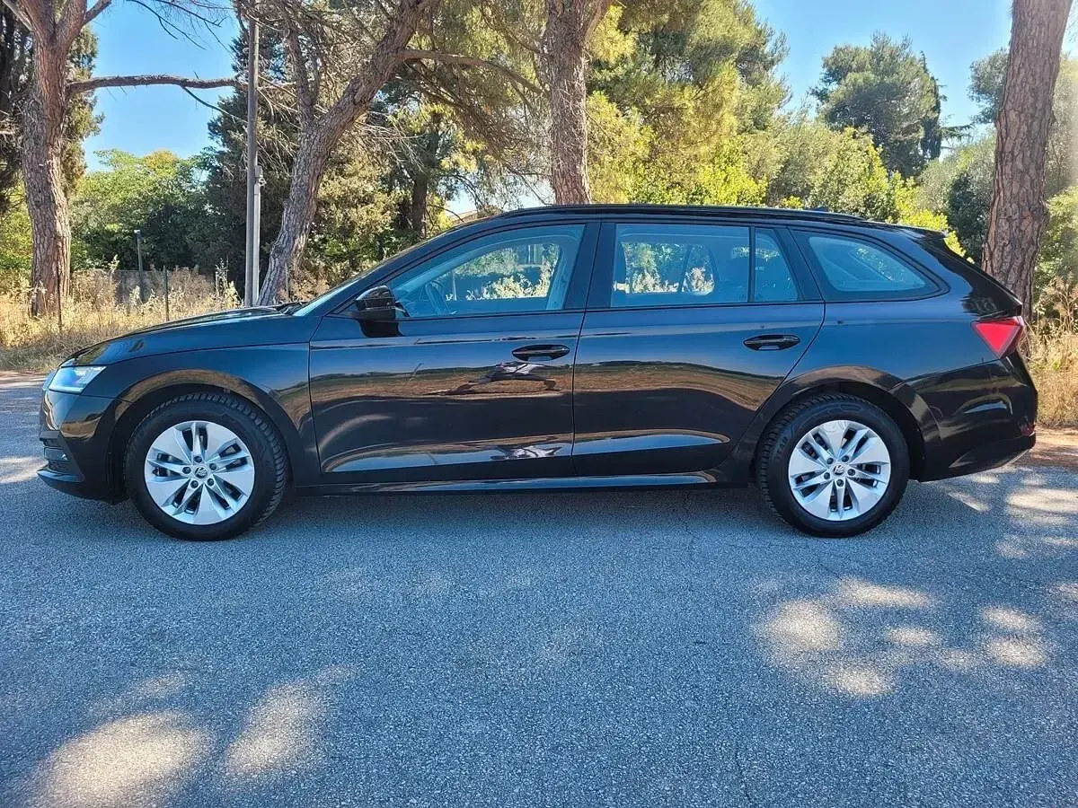 Usata Skoda Octavia Executive 110 CV (80 kW) 2021 Nero Station wagon