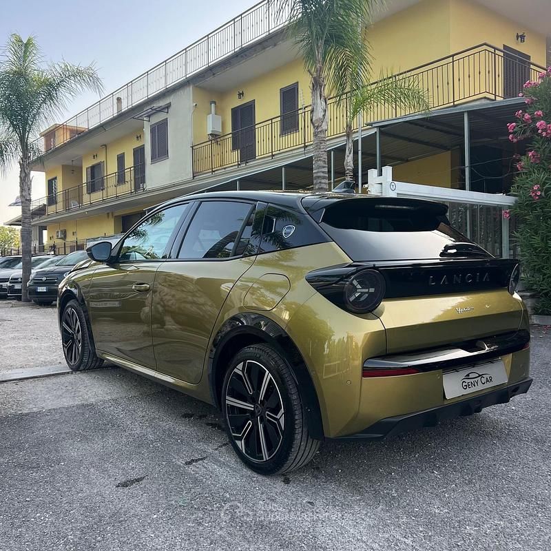 Usata Lancia Ypsilon 101 CV (74 kW) 2024 Oro Utilitaria