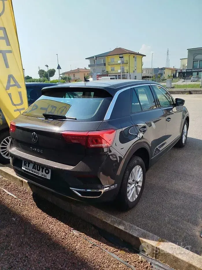 Usata VW T-Roc Business 110 CV (80 kW) 2021 Grigio SUV