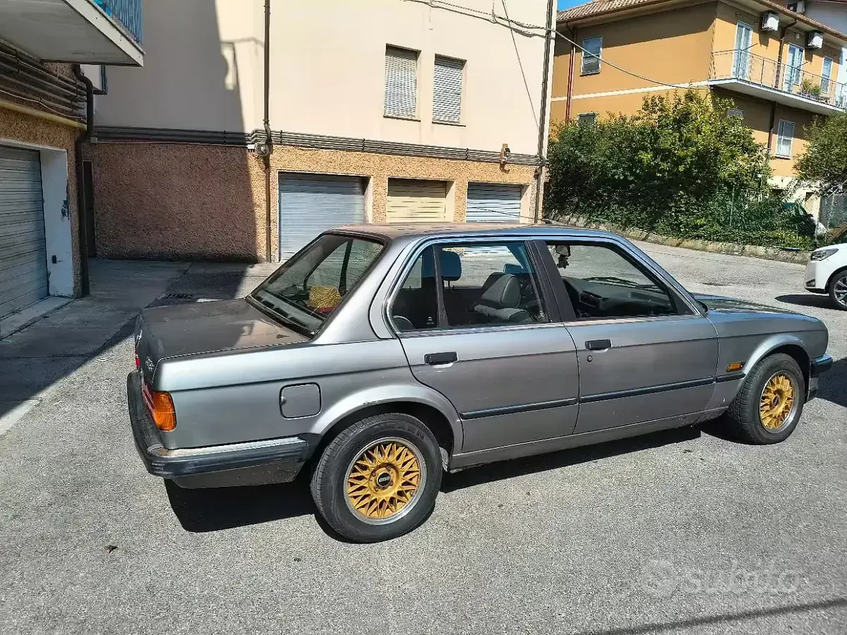 Usata BMW 318 Efficient Dynamics 90 CV (66 kW) 1987 Grigio Berlina