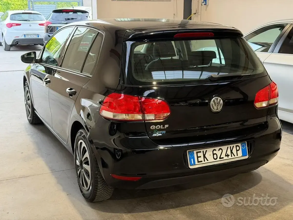 Usata VW Golf VII 102 CV (75 kW) 2013 Nero Berlina