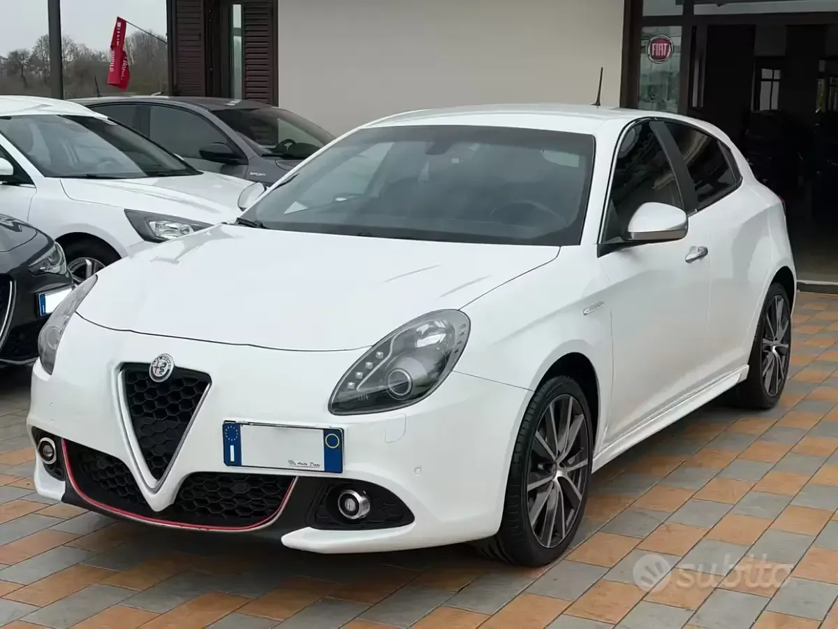 Usata Alfa Romeo Giulietta Super 120 CV (88 kW) 2019 Bianco Utilitaria
