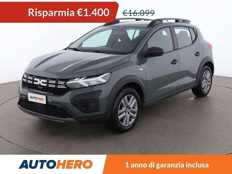 Verde Usata 2023 Dacia Sandero Essentiel Due volumi | 14.699 € (Buon prezzo) - Immagine 1/4