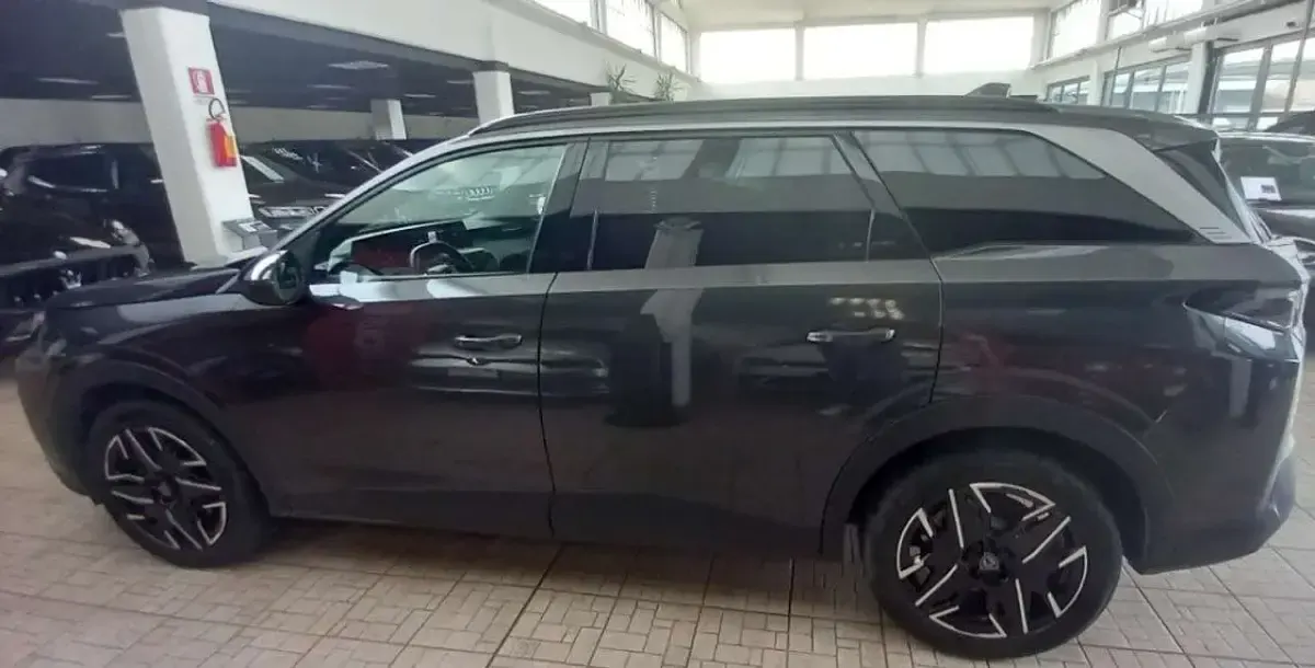 Usata Peugeot 5008 Allure 136 CV (100 kW) 2024 Grigio SUV