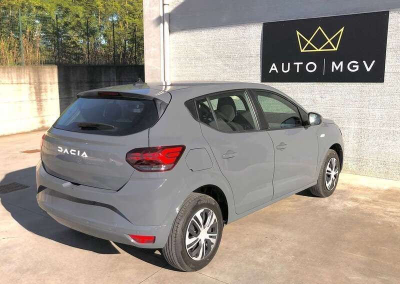 Usata Dacia Sandero Expression 101 CV (74 kW) 2023 Grigio Utilitaria