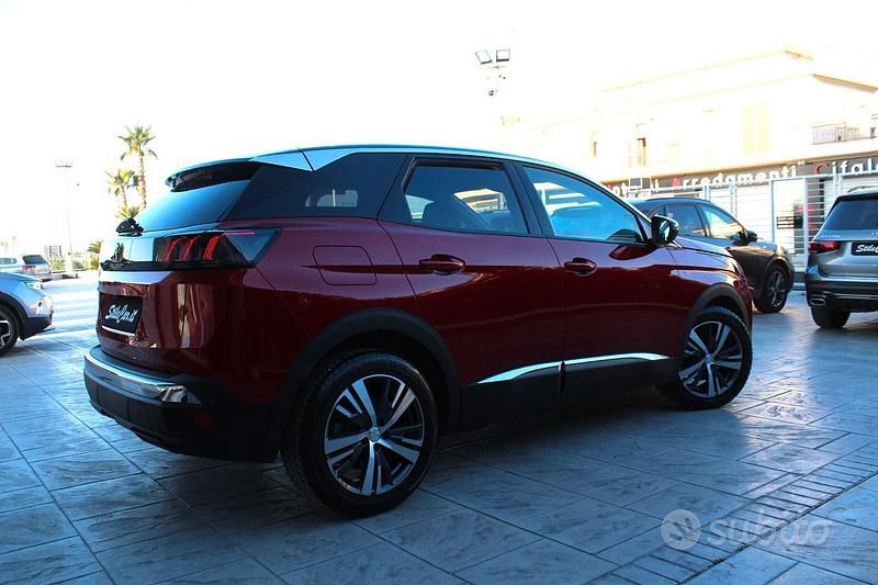 Usata Peugeot 3008 Allure 131 CV (96 kW) 2022 Rosso ultimate tetto nero SUV