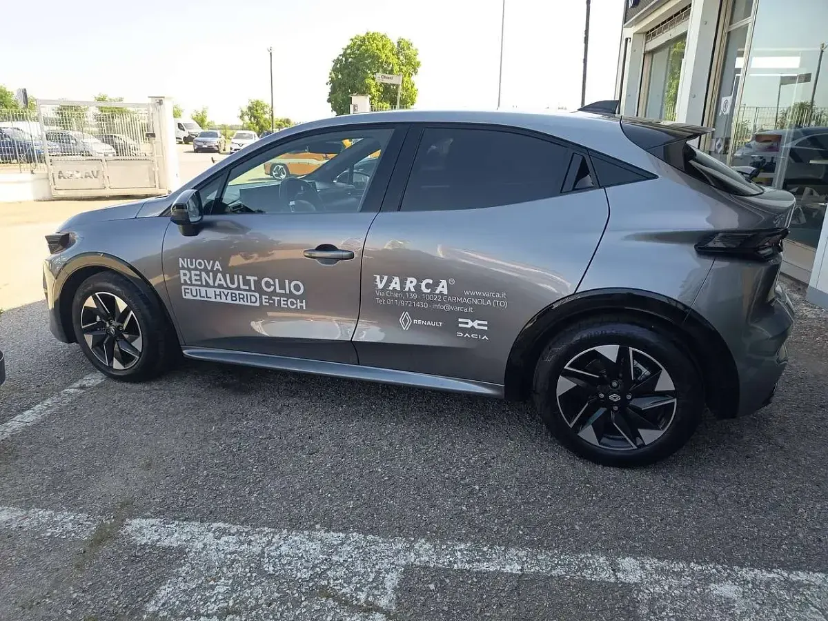 Usata Renault Clio V Techno 109 CV (80 kW) 2025 Grigio scisto Berlina