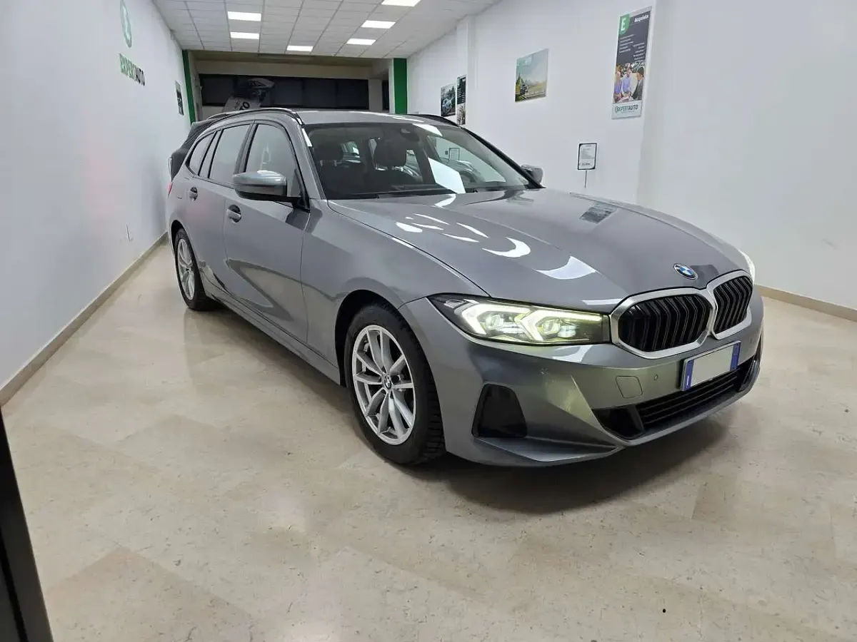 Usata BMW 318 150 CV (110 kW) 2023 Grigio Station wagon