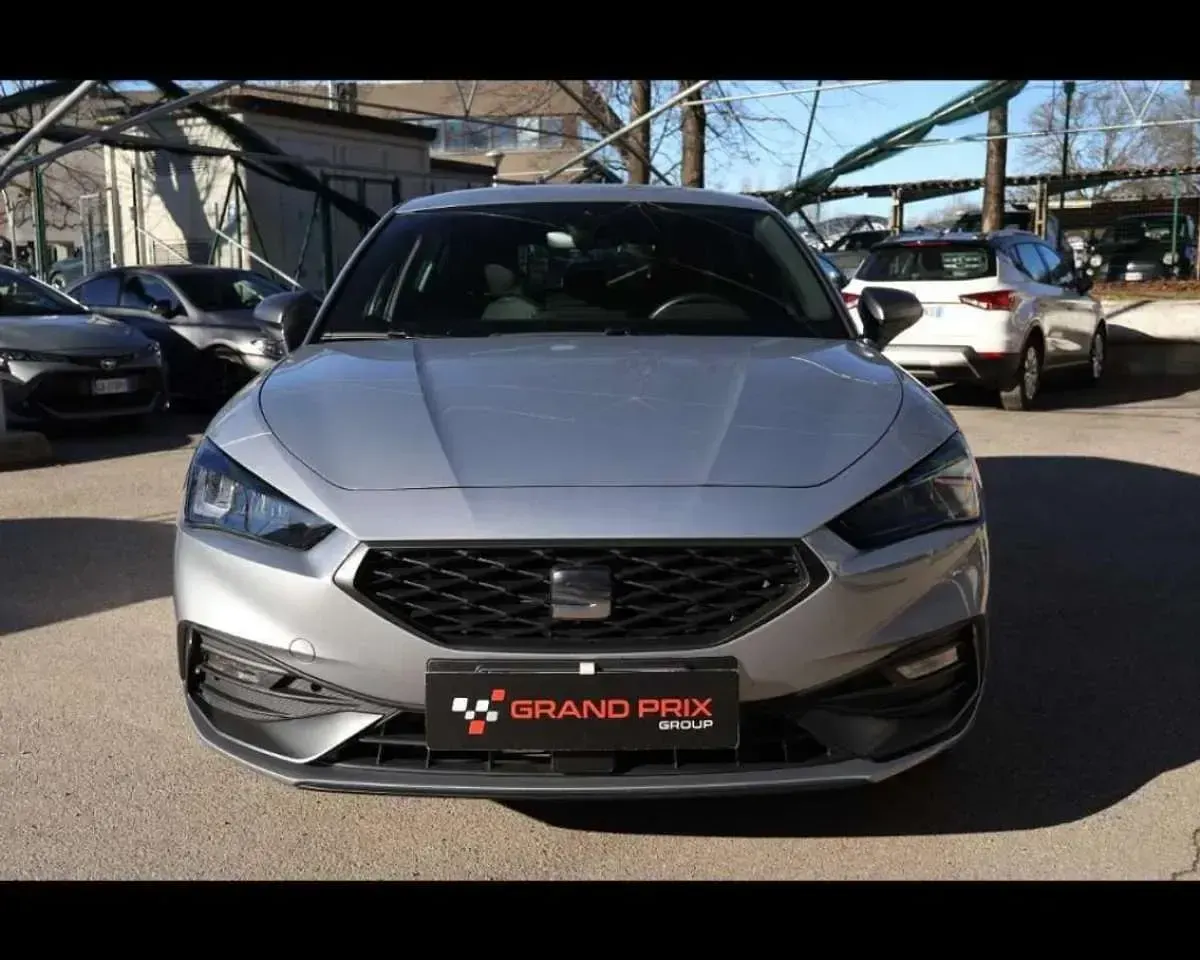 Usata Seat Leon FR 204 CV (150 kW) 2024 Argento Berlina