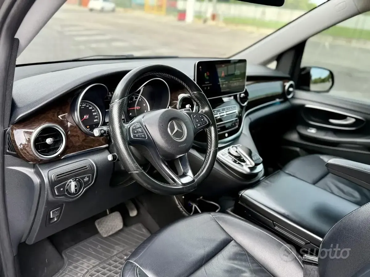 Usata Mercedes V250 Premium 190 CV (139 kW) 2015 Grigio Monovolume
