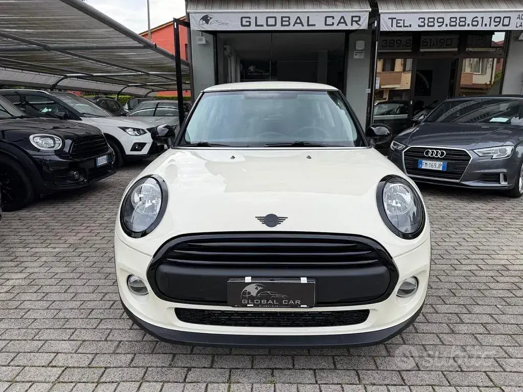 Usata Mini ONE 75 CV (55 kW) 2018 Beige Utilitaria