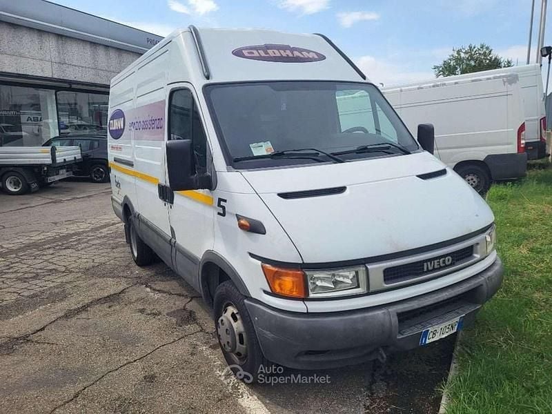 Usata Iveco Daily 145 CV (106 kW) 2003 Gray Utilitaria