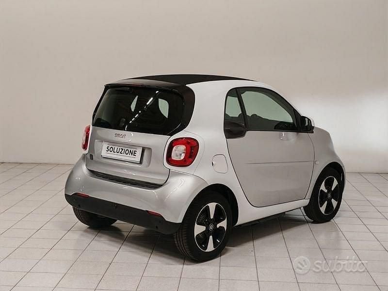Usata Smart ForTwo Coupé Passion 60 kW (82 CV) 2021 Grigio Utilitaria