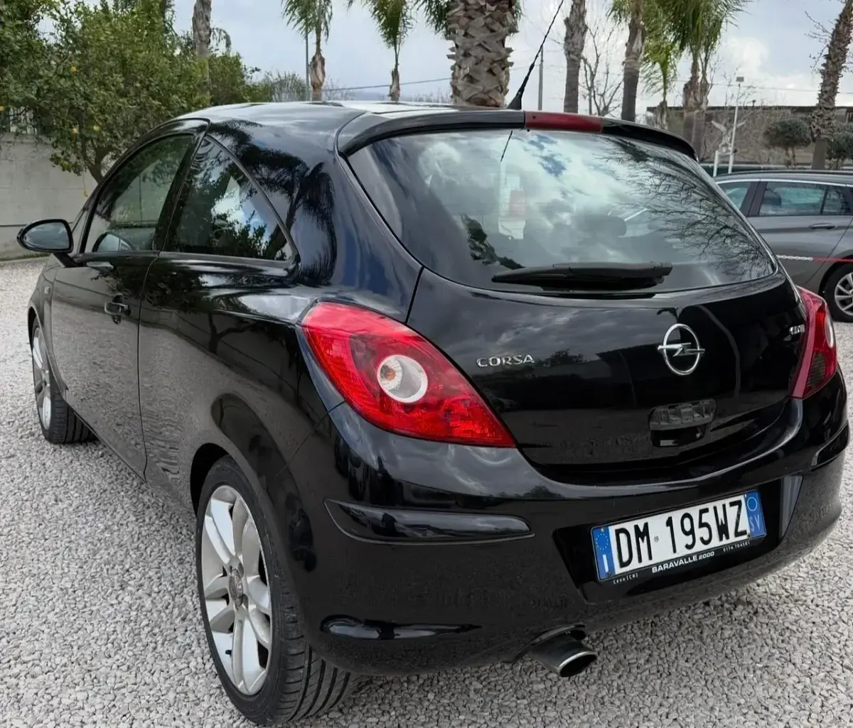 Usata Opel Corsa Sport 90 CV (66 kW) 2008 Nero Utilitaria