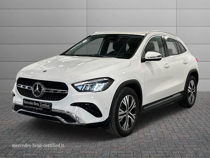 Grigio montagna Usata 2024 Mercedes GLA180 Advanced SUV | 43.900 € (Buon prezzo) - Immagine 1/4
