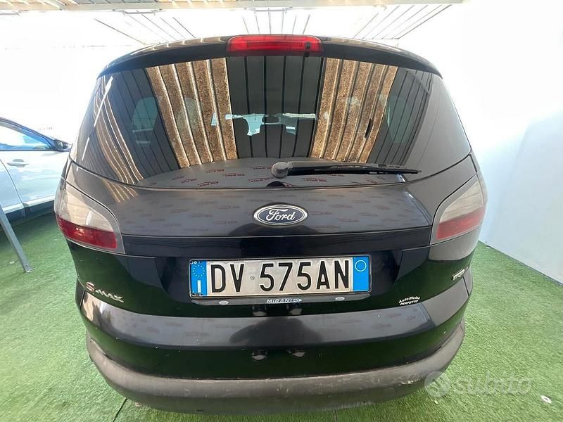 Usata Ford S-MAX Titanium 140 CV (102 kW) 2008 Nero Monovolume
