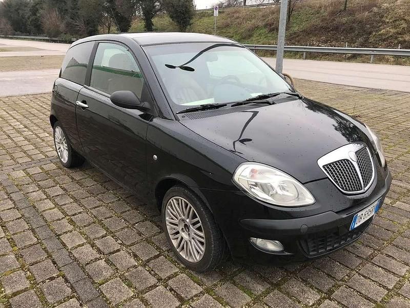 Usata Lancia Ypsilon 69 CV (50 kW) 2006 Nero Utilitaria