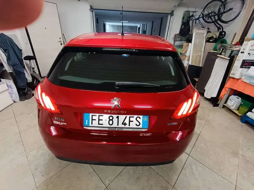 Usata Peugeot 308 Active 110 CV (80 kW) 2016 Rosso Berlina