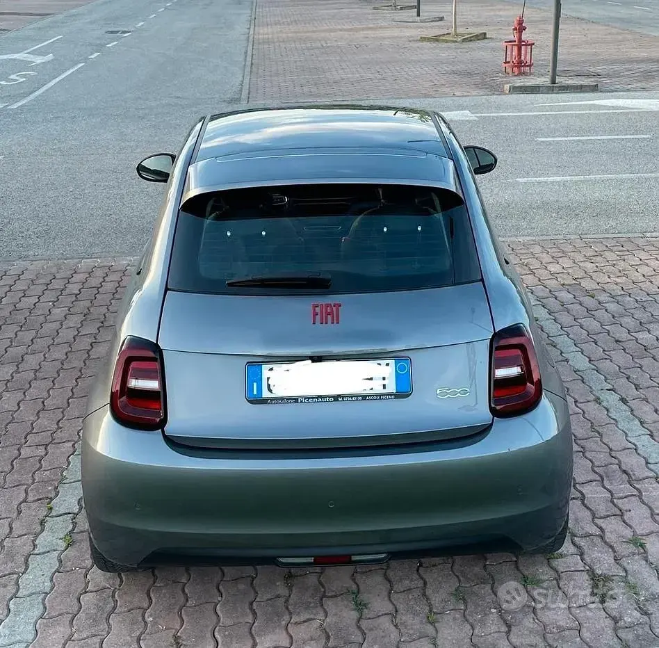 Usata Fiat 500e Red 42 kW (58 CV) 2023 Grigio Utilitaria