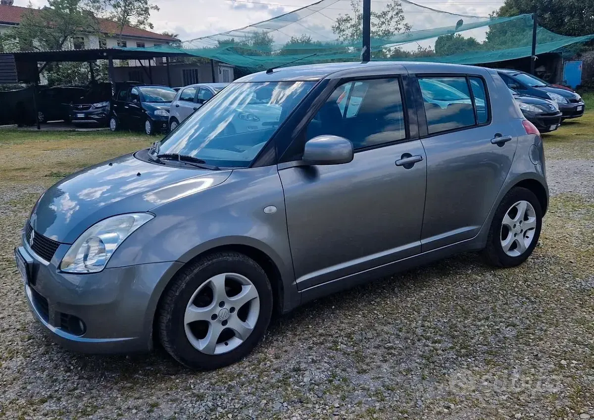 Usata Suzuki Swift GLX 92 CV (67 kW) 2005 Grigio Utilitaria