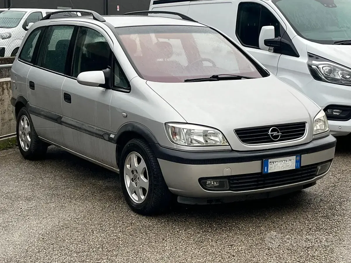 Usata Opel Zafira Elegance 125 CV (91 kW) 2002 Grigio Monovolume