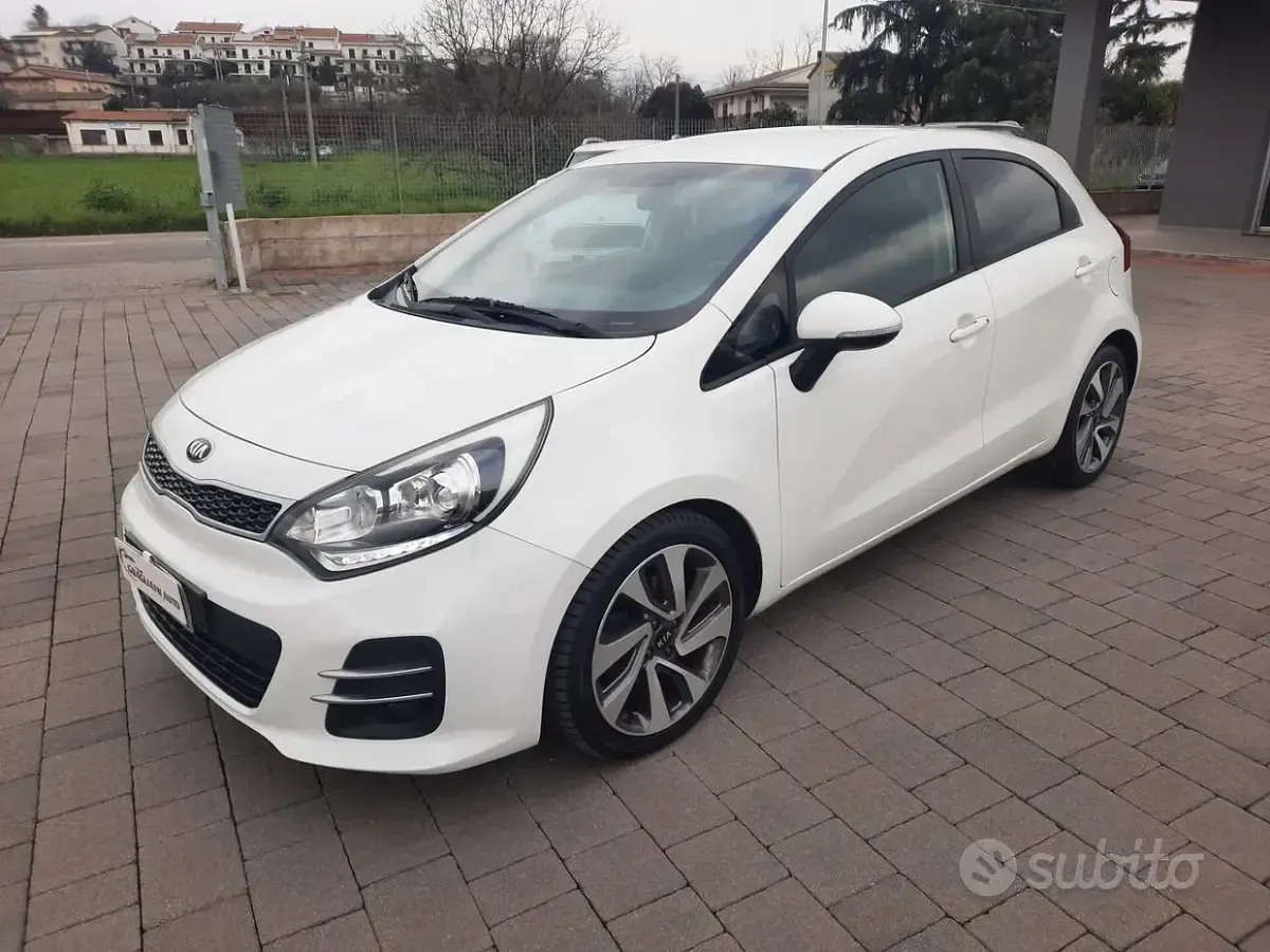 Usata Kia Rio 90 CV (66 kW) 2016 Bianco Utilitaria