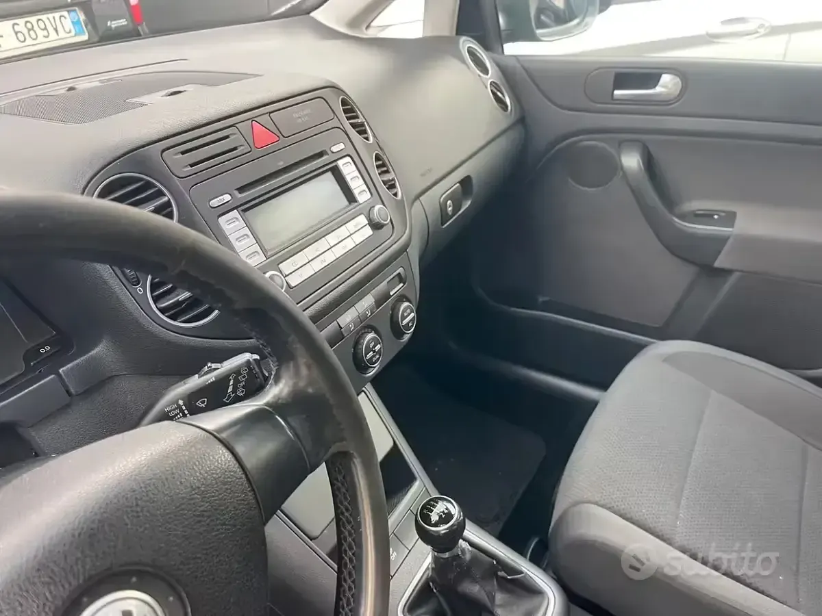 Begagnad VW Golf VI Highline 102 HK (75 kW) 2009 Grå Halvkombi