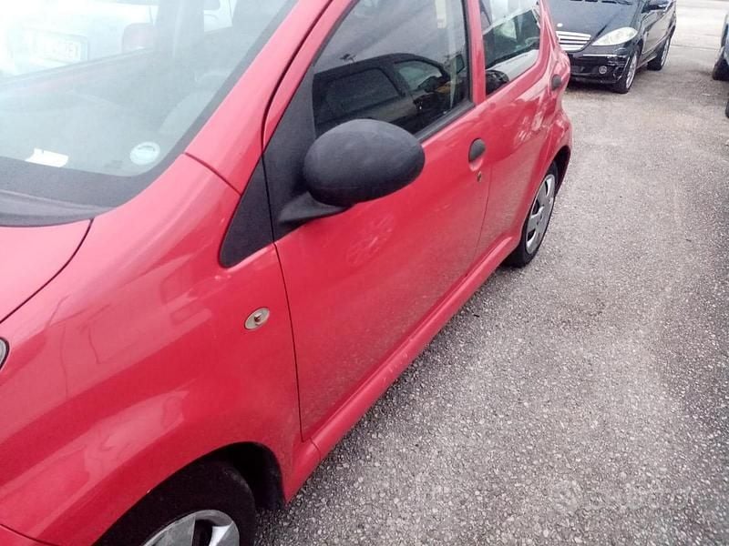 Second-hand Toyota Aygo 68 CP (50 kW) 2008 Roșu Hatchback