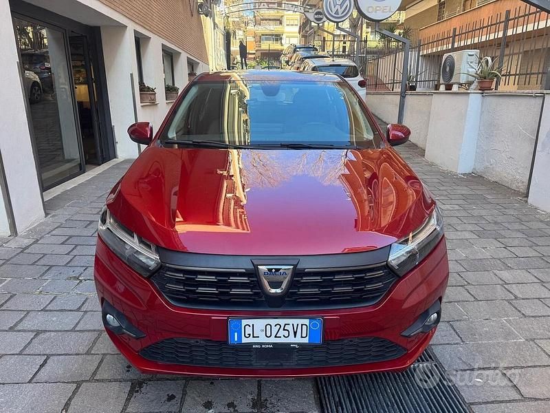 Usata Dacia Sandero Comfort 91 CV (66 kW) 2022 Rosso Utilitaria