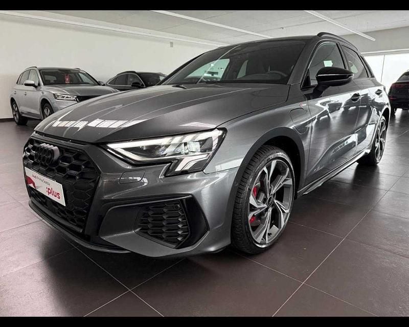 Grigio Usata 2024 Audi A3 Sportback e-tron Due volumi | 38.900 € (Cara) - Immagine 1/4