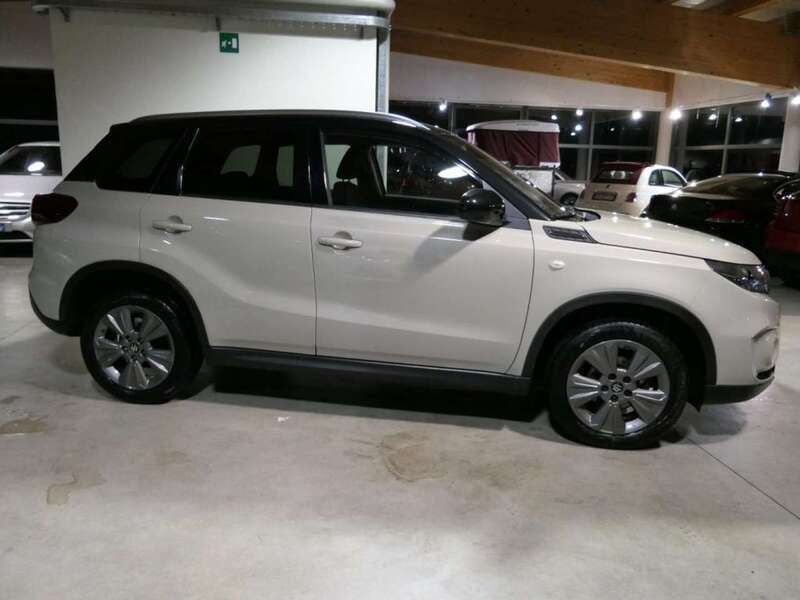 Usata Suzuki Vitara Cool 129 CV (94 kW) 2020 Beige SUV