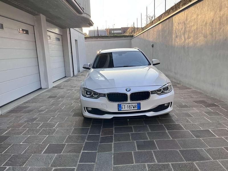 Usata BMW 320 Advantage 184 CV (135 kW) 2013 Bianco Station wagon