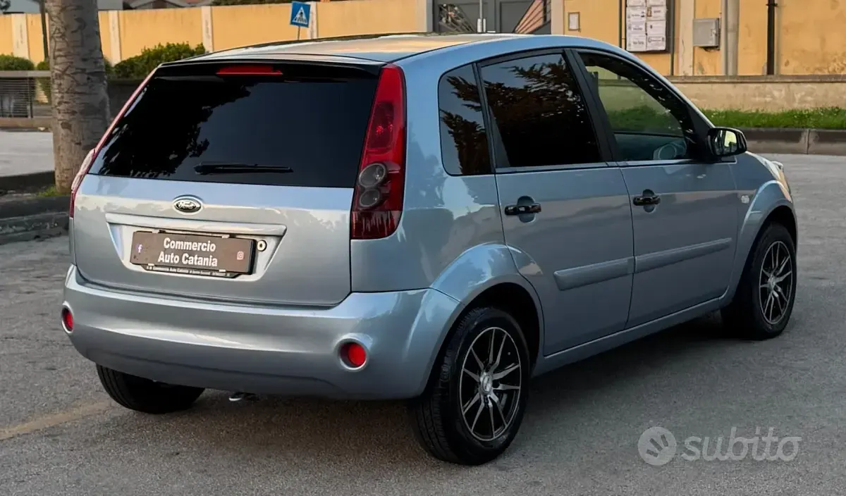 Usado Ford Fiesta Titanium 68 HP (50 kW) 2007 Azul Citadino