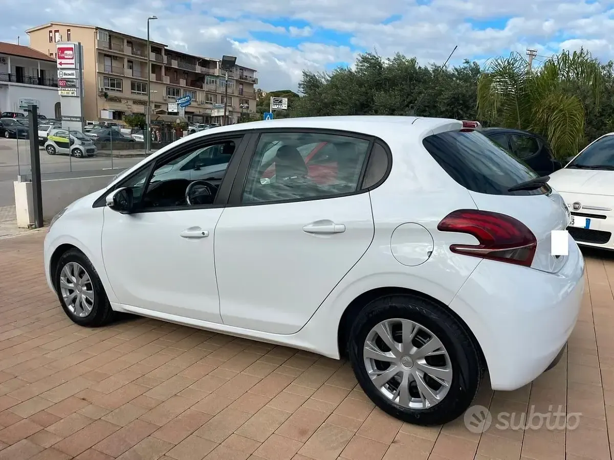 Usata Peugeot 208 75 CV (55 kW) 2019 Bianco Utilitaria