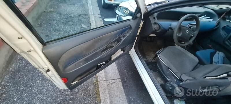 Usata Lancia Ypsilon 54 CV (39 kW) 2000 Bianco Utilitaria