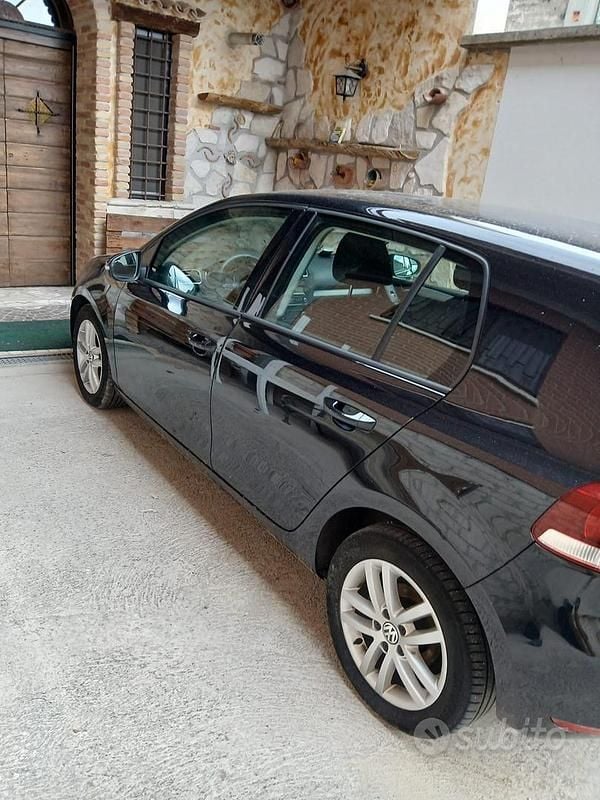 Usata VW Golf VI 105 CV (77 kW) 2011 Nero Utilitaria