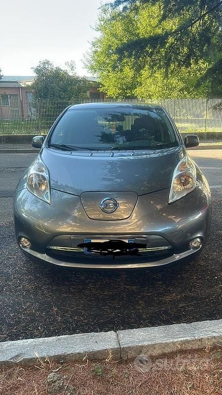 Grigio Usata 2015 Nissan Leaf Due volumi | 6300 € - Immagine 1/3